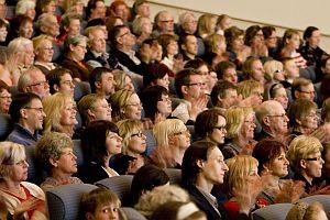 Publiken på ”Spectacular” i Tammerfors, Finland. (Foto: Jan Jekielek/Epoch Times)