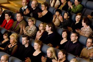 Publiken på Chinese Spectacular i Tammerfors i Finland 31 mars. (Foto: Jan Jekielek/The Epoch Times)