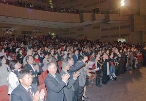 Divine Performing Arts mottar stående ovationer vid tisdagens öppningsföreställning i Kaoshiung, Taiwan (Foto: Luo Ruixun/The Epoch Times)