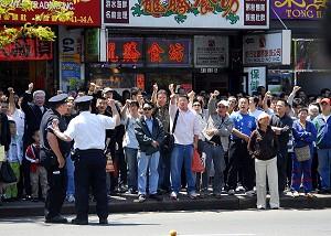 Kineser försöker störa "Lämna KKP"-manifestationen i Flushing, New York. (Foto: Dai Bing/ Epoch Times)
