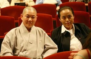En buddhistisk abbot, med det religiösa namnet Chanjue, kommer från Lotusklostret vid Bulguksatemplet i Sydkorea. Hon såg Chinese Spectacular tillsammans med sina vänner. (The Epoch Times)
