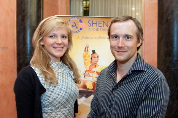 Petrus och Petra Lindquist på Shen Yuns sista show för i år i Linköping den 18 mars. (Foto: Jason Wang)