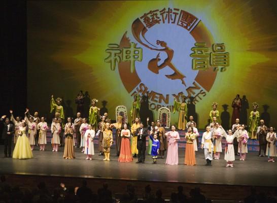 Tack och farväl Shen Yun Performing Arts, säger Sverige (Foto: Roger Luo)
