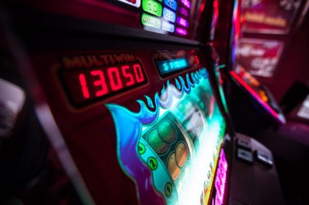 En spelmaskin i Tjeckien. Under inflytandet av påtryckningsgruppen för hasardspel är regeringen  ovillig att reglera maskinerna. (Foto: Michal Kos / New Tang Dynasty)