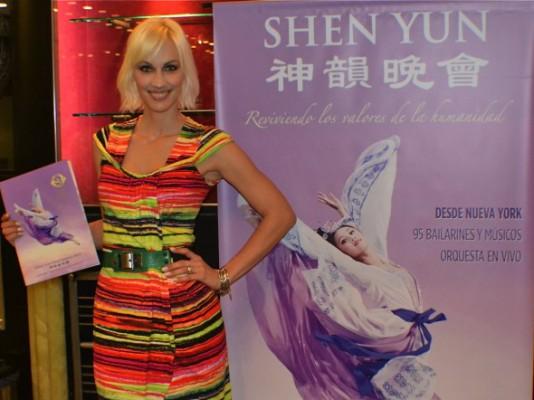 Modellen Ingrid Grudke tyckte att Shen Yun's föreställning var fascinerande, efter att ha sett Shen Yun Performing Arts på Teatro Ópera Citi, i Buenos Aires den 18 december 2012. (Manuel Pascual/ Epoch Times)