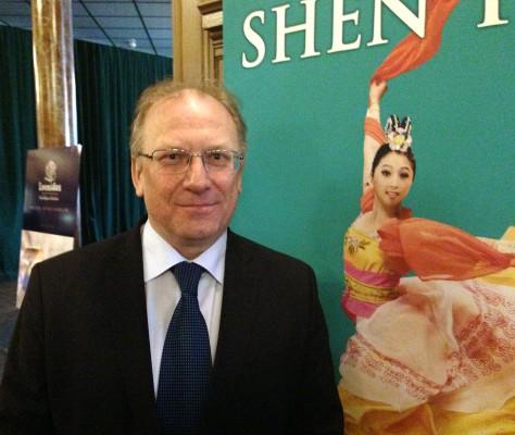 "Ärligt talat är jag väldigt imponerad, och jag tyckte mycket om föreställningen, mycket imponerande", sade Bulgariens ambassadör Svetlan Stoev, efter att ha sett Shen Yun Performing Arts på Cirkus i Stockholm den 6 april 2015. (Foto: Pirjo Svensson/ Epoch Times)