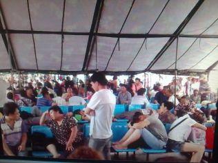 Stora faciliteter i Jiujingzhuang som rymmer tusentals personer används för att låsa in petitionärer. Dessutom har stora tält slagits upp för att sätta dem i "husarrest". 1 Juli 2011. 