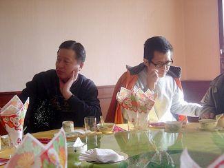 Den kinesiske människorättsadvokaterna Gao Zhisheng och Guo Feixiong på en restaurang i januari 2006. (Foto: Epoch Times)
