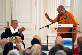 Dalai Lama var i Paris när sista OS-veckan pågick i Peking. Han uttryckte sin oro över OS efterverkningar i Tibet. (Frank Perry/AFP/Getty Images)