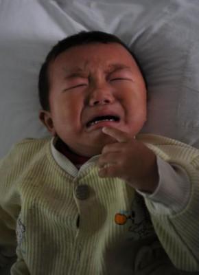 Tian Yaowen, 15 månader gammal och drabbad av njursten, Tongji-sjukhuset i Wuhan. (Foto: China Photos/Getty Images)