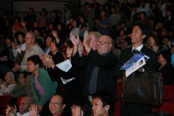 Stående ovationer efter den tredje föreställningen i Toronto (Foto: Victor Chen/Epoch Times)
