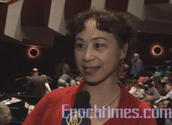 Xue Ning, danslärare och biträdande rektor på Detroits dansskola (Detroit Oriental Art School) säger att hon blev berörd av Divine Performing Arts (DPA) föreställning och allt vad DPA har gjort för den kinesiska kulturen. (Lin Huixin/The Epoch Times)