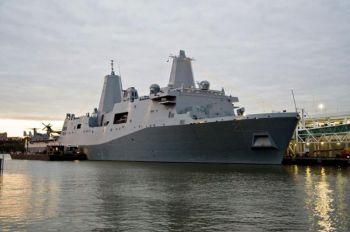 På tisdagen ankrade USS New York på Hudsonfloden i New York (Aloysio Santos/The Epoch Times)
