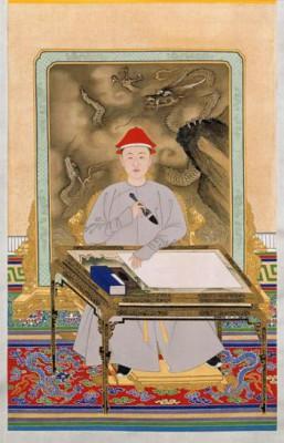 Porträtt av kejsare Kangxi i informell klädsel, med en pensel i handen, från Kangxi-perioden (1662-1722), målad på silke av en anonym hovmålare. (Foto: public domain image)