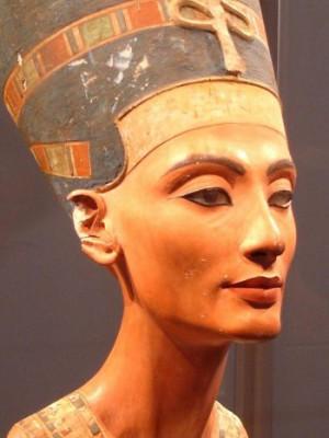 Smink eller medicin? Forskarna har upptäckt medicinska egenskaper i det smink som de forntida egyptierna använde. (Wikimedia Commons) 