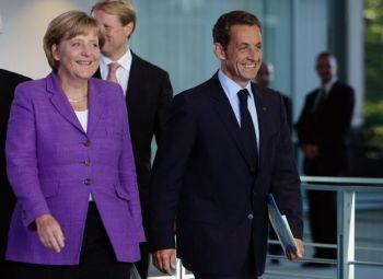 Frankrikes president Nicolas Sarkozy och Tysklands förbundskansler Angela Merkel anländer till en presskonferens på kanslersämbetet den 31 augusti 2009 i Berlin, Tyskland. (Foto: Andreas Rentz / Getty Images)
