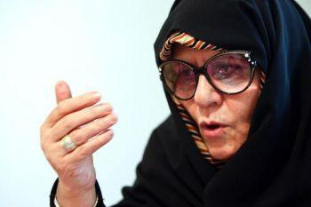 Fatemeh Karroubi, hustru till den iranske oppositionsledaren Mehdi Karroubi, säger att hennes son har utsatts för tortyr efter att ha gripits i förra veckan. (Foto: Atta Kenare / AFP / Getty Images)
