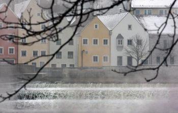Dimman skingras över floden Lech i Landsberg am Lech i Tyskland där Adolf Hitler på 1920-talet avtjänade ett nio månader långt fängelsestraff. Nyligen avslöjades upptäckten av ett antal försvunna dokument som Hitler skrev under sin fängelsevistelse. (Foto: Johannes Simon/Getty Images)
