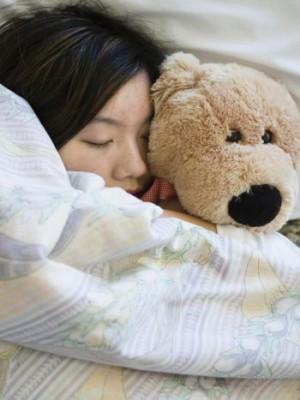 Enligt en ny studie skulle senare start på morgonen i skolan innebära att färre elever led av sömnbrist. (Epoch Times)