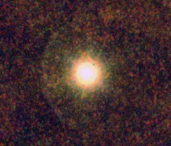 Rymdteleskopet Herschel har visat att stjärnan IRC+10216 är omgiven av en stor volym av vattenånga med hög temperatur. (Foto: ESA/PACS/SPIRE/MESS Consortia)