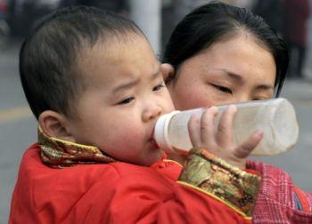 Efter skandalen med melaminförgiftad mjölk har man nyligen upptäckt "lädermjölk" i Kina. Långvarigt intag är cancerframkallande och kan till och med leda till dödsfall bland barn. (Foto: AFP /Getty Images)
