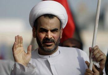 Den bahrainske shiitiska imamen Mohammed Habib Moqdad släpptes av myndigheterna i huvudstaden Manama den 23 februari tillsammans med 22 andra shiitiska aktivister som satt inne för terrorism. De benådades av kung Hamad bin Issa al-Khalifa som svar på regeringsfientliga demonstranters krav. (Foto: Joseph Eid / Getty Images)
