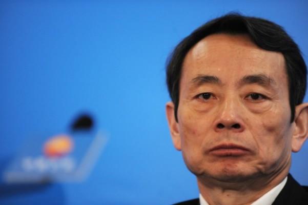 Jiang Jiemin, PetroChinas ordförande, talar vid företagets årliga resultatredovisning för 2009, i Hongkong den 25 mars 2010. Jiang har hamnat i politiskt blåsväder i samband med en korruptionsutredning. (Mike Clarke/AFP/Getty Images)