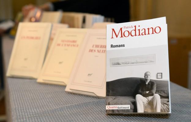 Böcker av Patrick Modiano från Frankrike, var utställda hos Svenska Akademien i Stockholm den 9 oktober, efter att det offentliggjorts att han har tilldelats årets Nobelpris i litteratur. (Foto: Jonathan Nackstrand /AFP /Getty Images)