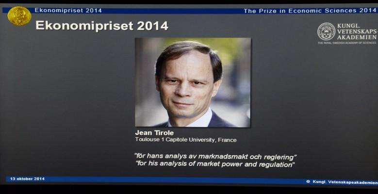 Den franske ekonomen Jean Tirol erhöll Riksbankens ekonomipris för år 2014. Hans porträtt visades under presskonferensen på Kungl Vetenskapsakademien den 13 oktober 2014. (Foto: Jonathan Nackstrand /AFP /Getty Images)