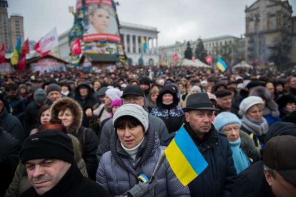I demonstrationer som denna, på Självständighetstorget i Kiev i februari 2014, visade det ukrainska folket att de var villiga att dö för att komma närmare EU. Huruvida Ukraina någonsin kommer att släppas in i ett EU som blir alltmer tveksamt till att ta in nya medlemmar, återstår emellertid att se.  (Foto: Martin Bureau/AFP/Getty Images)