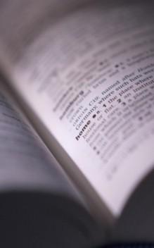 Engelsmannen Alun Morgan fick använda en ordbok för att lära sig engelska på nytt efter att ha vaknat upp från en stroke och talade walesiska. (Hemera Technologies/Photos.com)