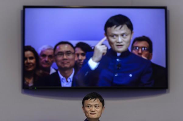 Alibabas styrelseordförande Jack Ma i Davos, Schweiz, 23 januari. Alibaba har nyligen förlorat en stor del av sitt börsvärde efter att man hamnat i konflikt med en statlig myndighet. (Fabrice Coffrini/AFP/Getty Images) 