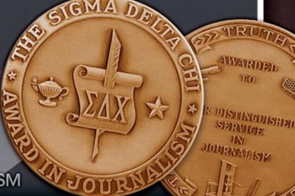 Sigma Delta Chis utmärkelse för framstående journalistik som utfärdats av Society for Professional Journalists till Epoch Times reporter Matthew Robertson. (Skärmdump via Epoch Times)
