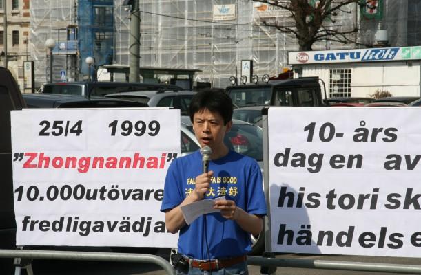 Läkaren Benjamin Kong var bland de tiotusen som hade samlats i Peking den 25 april 1999 för en vädjan. (Foto: Pirjo Svensson/ Epoch Times)
