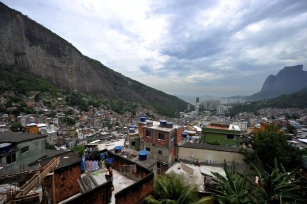 Bild över Rocinhas kåkstad den 14 december 2011 i Rio de Janeiro, Brasilien. (Foto: Christophe Simon/AFP/ Getty Images)