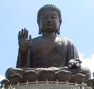 Buddhastatyn på ön Lantau i Hongkong. Buddha lärde att sann barmhärtighet är att släppa jaget. Ny forskning visar att osjälvisk kärlek, en djup och genuin önskan om andras lycka, i själva verket stänger av hjärnans centrum för belöningar. (Foto: Wikimedia Commons)
