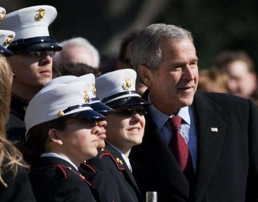 USA:s president George W Bush öppnar för samarbete med demokraterna för att lösa den spända situationen med Irakkriget. (Foto: AFP/Mandel NGAN)