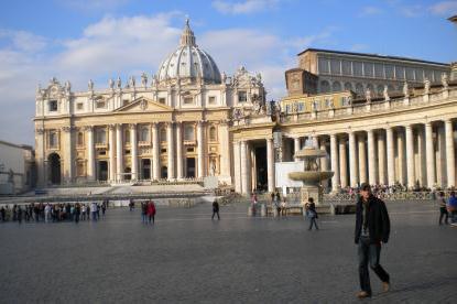 Petersplatsen i Rom innan Johannes Paulus II saligförklaring den första maj. (Foto: B. Plogander / Epoch Times)