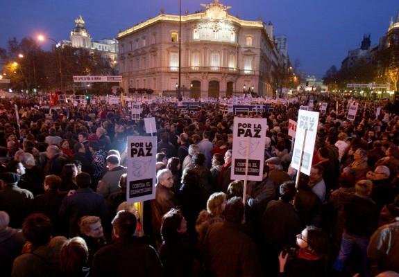 Tusentals människor deltog i en parad för fred i Madrid den 13 Januari 2007. Foto: (AFP/ Pedro Armestre)