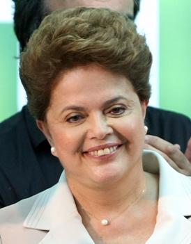 Brasiliens nyvalda president Dilma Rousseff firar sin seger. Dilma fick 56 procent av rösterna medan hans motståndare Jose Serra fick 43,95 procent. (Foto: AFP/Adriano Machado) 