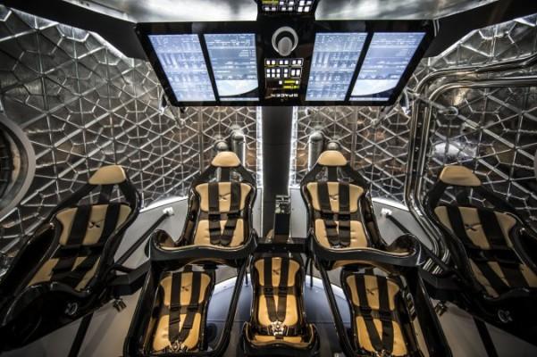 Innandömet av Dragon V2, tillhörande nästa generations rymdfarkoster. (SpaceX)
