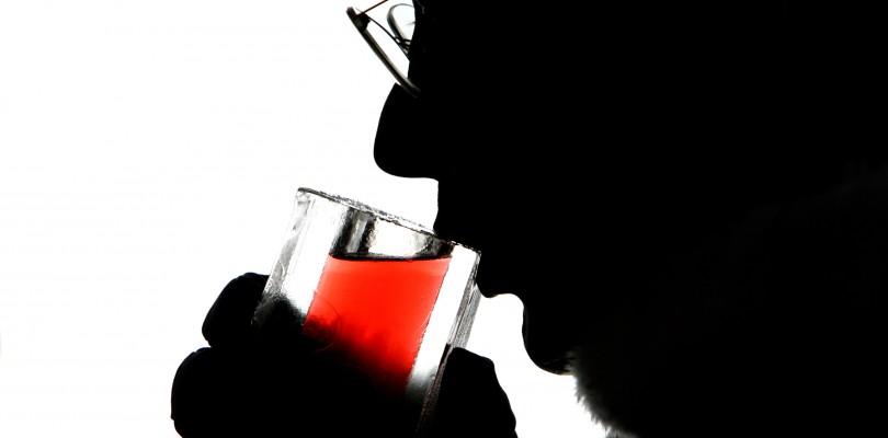Ny forskning visar att det finns samband mellan alkoholkonsumtion och cancer. (Foto:AFP PHOTO/Leon Neal) 