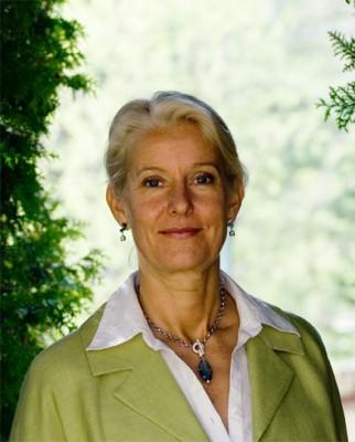 Ethel Forsberg, kemikalieinspektionens generaldirektör, manar till försiktighet med nanotekniken, eftersom dess risker är relativt okända. (Foto: Kemikalieinspektionens hemsida)