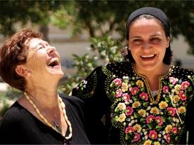 Kvinnor från forumet för israeliska och palestinska familjer. Forumet har skapats för familjer som berövats en anhörig i konflikten mellan Israel och Palestina. (Foto: Eyal Ben-Yaish) 