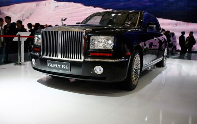 Geelys GE väckte uppseende i Kina eftersom det är en kopia av Rolls Royce Phantom. (Foto Li Xin / AFP)