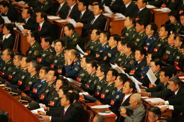 Bild från den 17:e partikongressen i Folkets stora sal i Peking, 21 oktober 2007. Kinesiska partitjänstemän ljuger om det mesta för att få bättre chanser till bonus och befordran, visar en statlig utredning. (Frederic J. Brown/AFP/Getty Images)