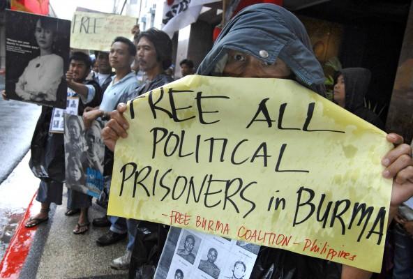 Demonstrationer i Filippinerna mot våldet i Burma. (Foto:AFP/Romeo Gacad)