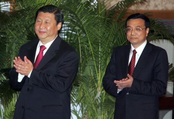 Xi Jinping och Li Keqiang - två nya medlemmar i politbyråns ständiga kommitté. (AFP PHOTO/TEH ENG KOON)