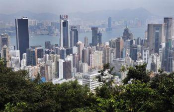 Hongkongs skyline. Stadens miljonärer har ökat på grund av stadens starka fastighetsmarknad. 29 procent av de nya miljonärerna tjänade sin första miljon genom fastighetsaffärer. (Foto: Mike Clarke/AFP/Getty Images)