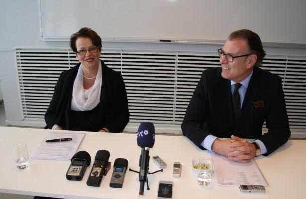 Saabs konkursförvaltare, Hans Bergqvist och Anne-Marie Pouteaux, på presskonferensen i Göteborg den 21 januari. (Foto Pirjo Svensson/Epoch Times)